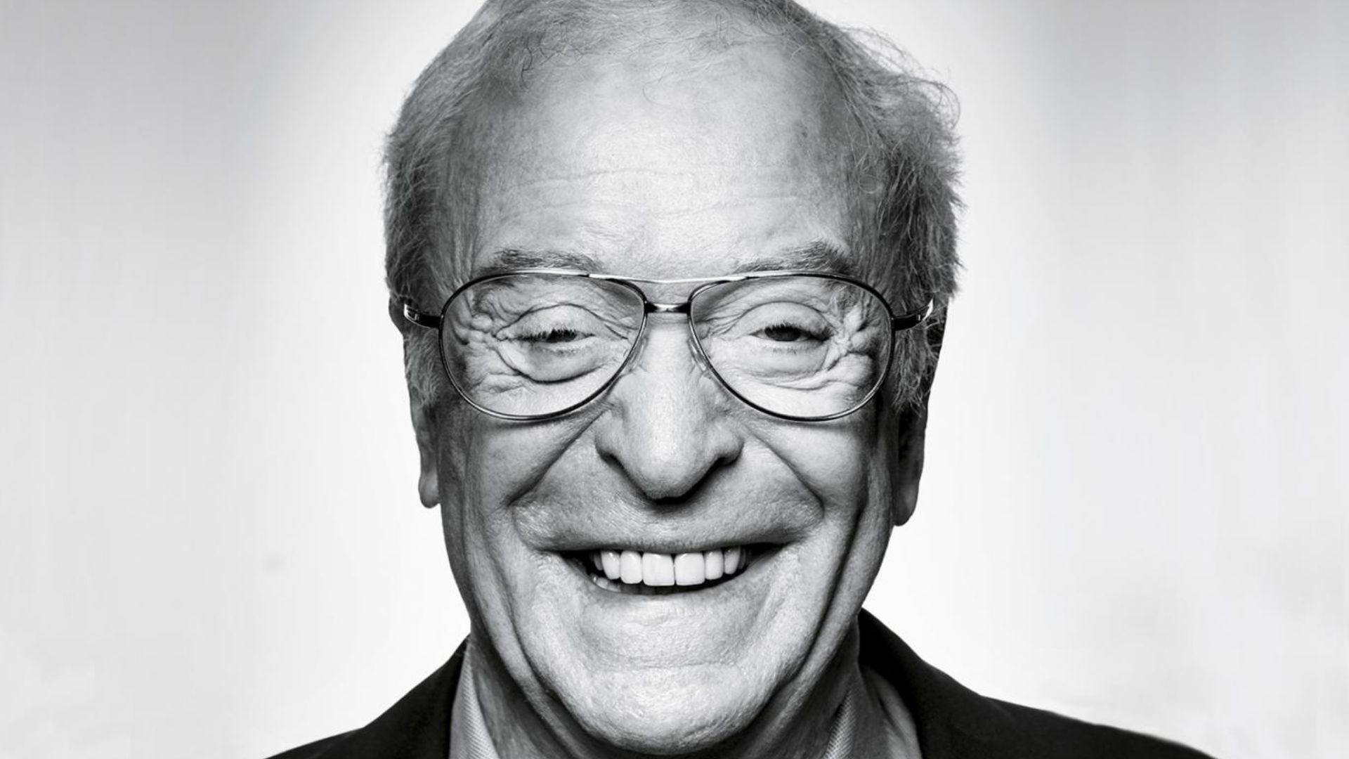 Lire la suite à propos de l’article Portrait Michael Caine : L’élégance et un style « So British » !