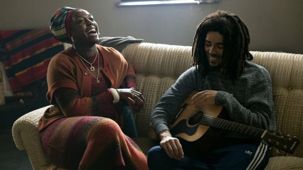 Critique « BOB MARLEY - ONE LOVE » (2024) : LÈVE-TOI POUR LA MUSIQUE ! - ScreenTune